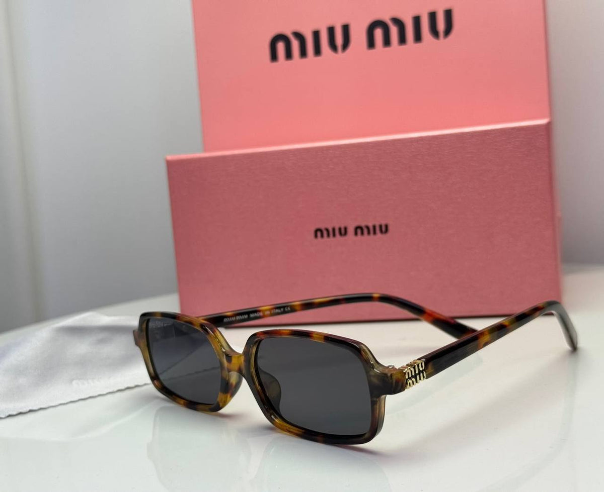 MIUMIU

65 dhs🇦🇪🇦🇪

Good quality 

Zain182
♥️♥️♥️