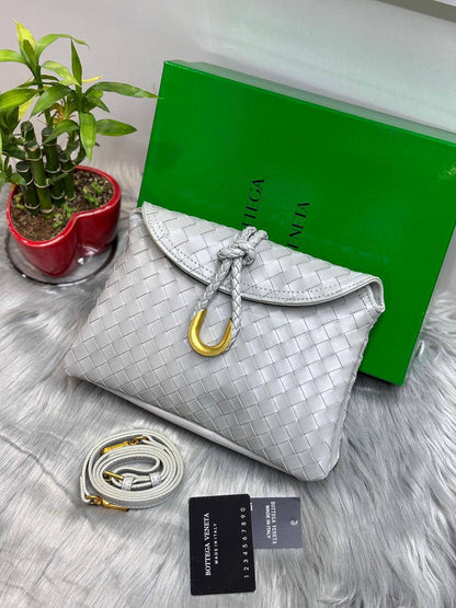 BOTTEGA
SIZE  ………26 CM 🥰
90 dhs❤️

with Box🌷
🎁🎁🎁

Zain244
♥️♥️♥️