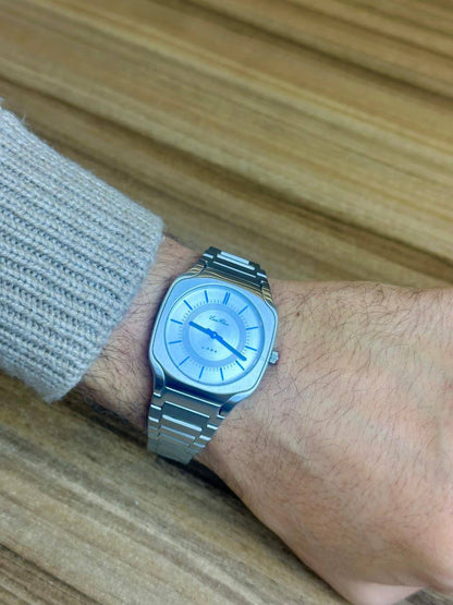Louis Hilano watch for men 
good quality 
260 dhs🪙💚

Zain59
♥️♥️♥️