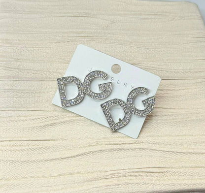Earring 🦋 Stainless steel 💯 Good quality 🍁

 With black boxes 📦 
20 dhs🇦🇪🇦🇪🇦🇪


With normal box 🗃️

 And paper bag 🛍️ 

30 dhs🇦🇪🇦🇪

Zain216
♥️♥️♥️