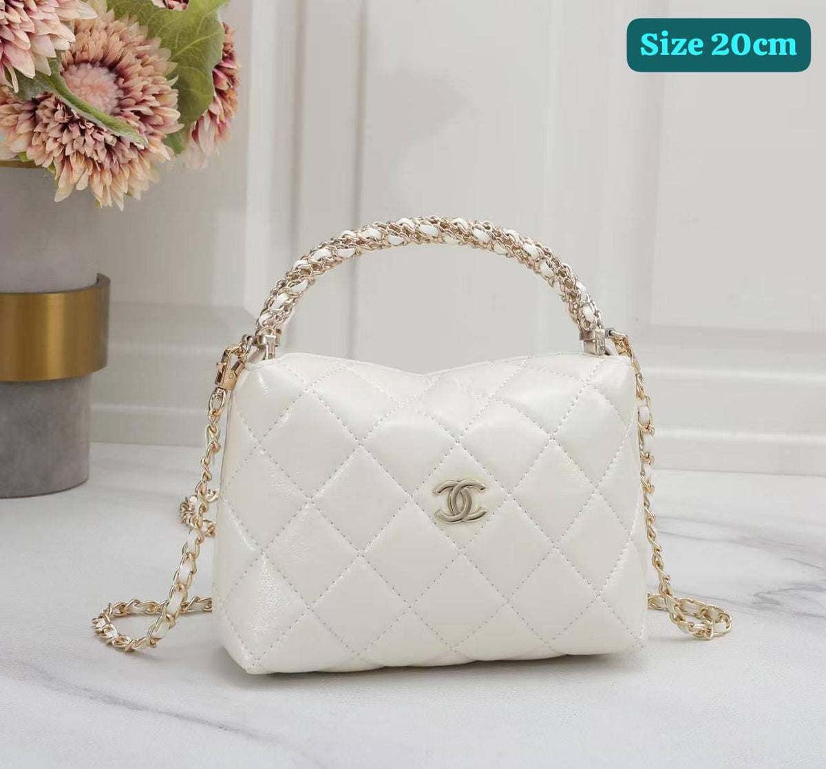 Chanel

Good quality 

with box 
100 dhs🇦🇪🇦🇪

Zain186
♥️♥️♥️