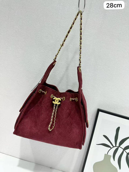 ❤️ Chanel 25C hobo
1️⃣ First quality
Size : 28 * 13 * 35 cm
110 dhs❣️

Zain115
♥️♥️♥️