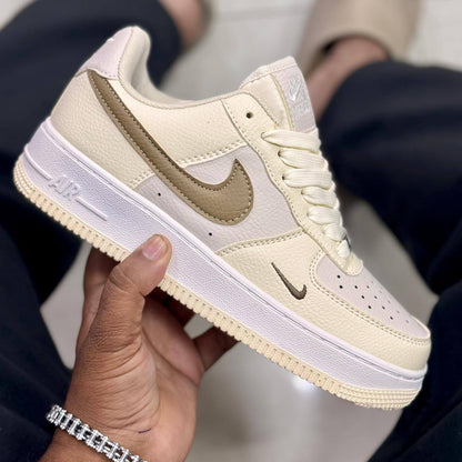 Nike
Size 40to45 
95 dhs✅

Zain27
♥️♥️♥️