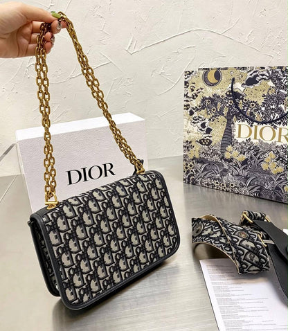DIOR 
MASTER QUALITY
 SPECIAL OFFER 
WITH BOX  
210 dhs✅

Zain17
♥️♥️♥️