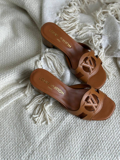 LV
AAA Quality
Size 36 to 41
450 dhs✅

Zain288
♥️♥️♥️