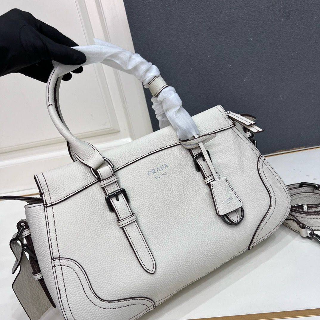 Prada 
Master
380 dhs🇦🇪🇦🇪
#35cm🩷🩷🙋‍♂️

Zain228
♥️♥️♥️