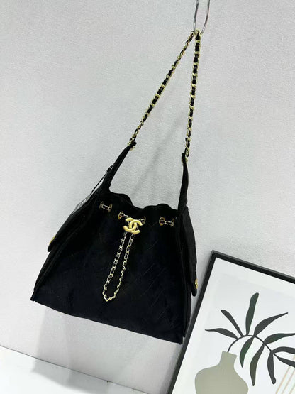 Chanel
105 dhs🪙🌨️
Size28cm

Zain138
♥️♥️♥️