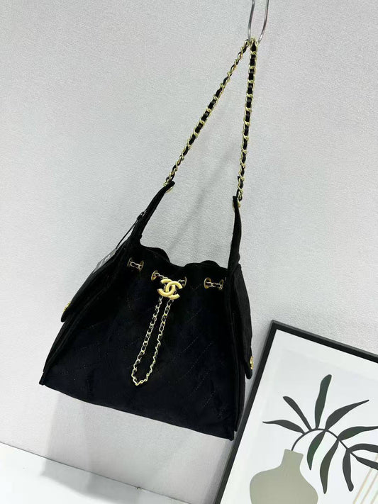Chanel
105 dhs🪙🌨️
Size28cm

Zain138
♥️♥️♥️