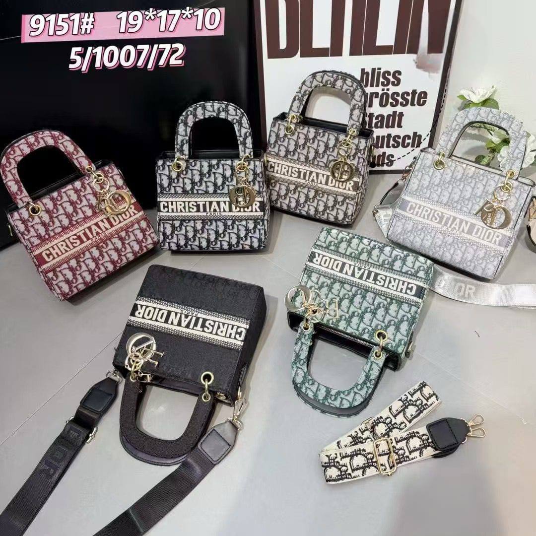 CHRISTIAN LADY DIOR
ᴄᴀɴᴠᴀs ᴍᴀᴛᴇʀɪᴀʟ
ɢᴏʟᴅ ʜᴀʀᴅᴡᴀʀᴇ
ᴡɪᴛʜ ʟᴏɴɢ ᴡᴇʙ sᴛʀᴀᴘ
sɪᴢᴇ : 19 cm

70 dhs🌺

Zain31
♥️♥️♥️