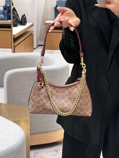 Coach
95 dhs🪙🌨️

SIZE：25cm

Good quality 

with box
🎁🎁🎁

Zain35
♥️♥️♥️