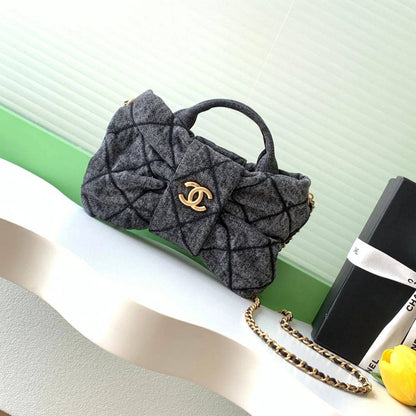 Chanel
90 dhs🌺
size ，25cm

Zain26
♥️♥️♥️