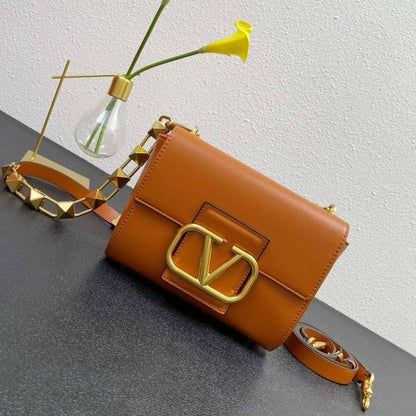 VALENTINO 
COPY ONE
200 dhs✅

Zain295
♥️♥️♥️
