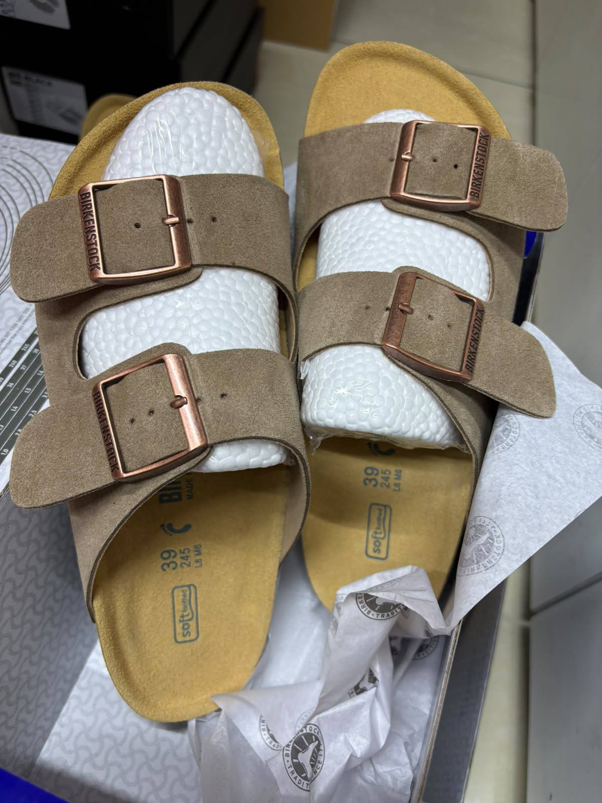 Birknstock

36-41，
110 dhs🇦🇪🇦🇪

Zain145
♥️♥️♥️