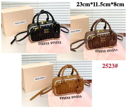 YSL

 GOOD QUALITY

 WITH BOX
🎁🎁🎁

95 dhs✅

Zain39
♥️♥️♥️

Prada
