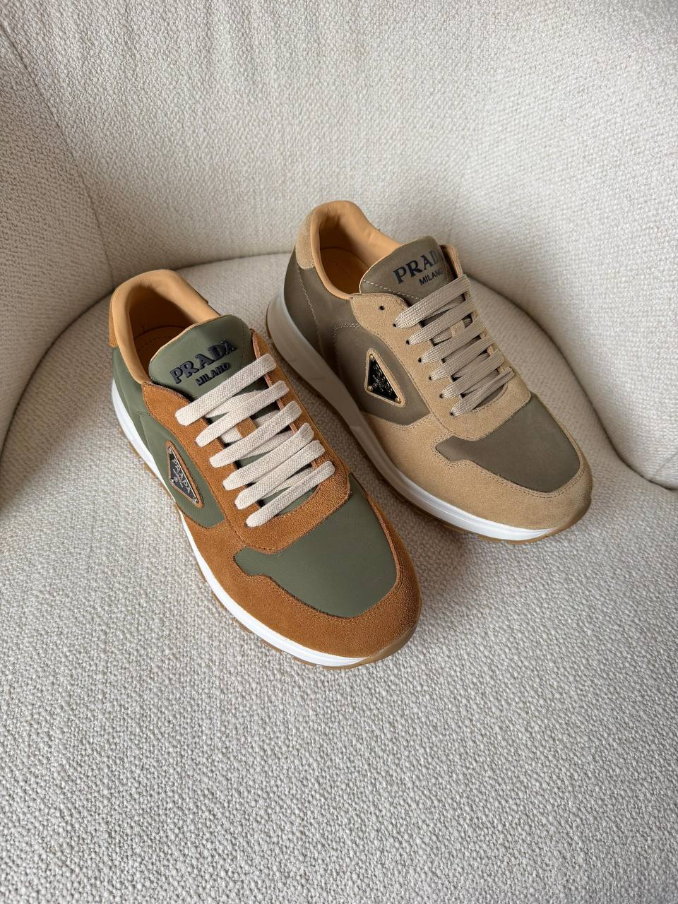 Prada Sneakers
*Vip Quality*
*Size: 40 to 46*
400 dhs✅

Zain185
♥️♥️♥️