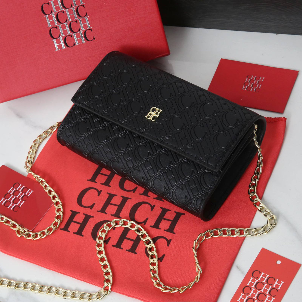 CHCH

best quality 
with box
95 dhs🇦🇪🇦🇪

size20CM
Zain290
♥️♥️♥️