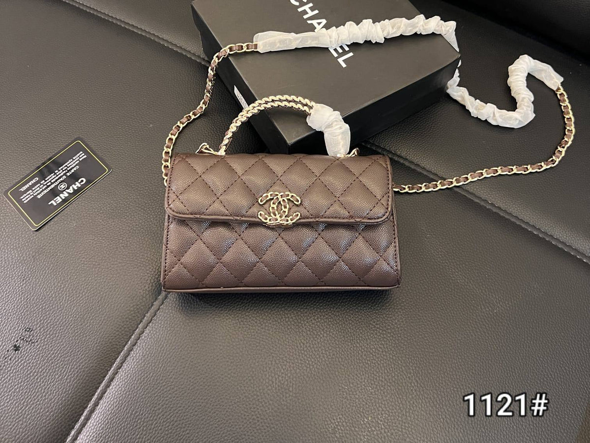 Chanel
95 dhs🇦🇪🇦🇪

with box
19cm

Zain26
♥️♥️♥️