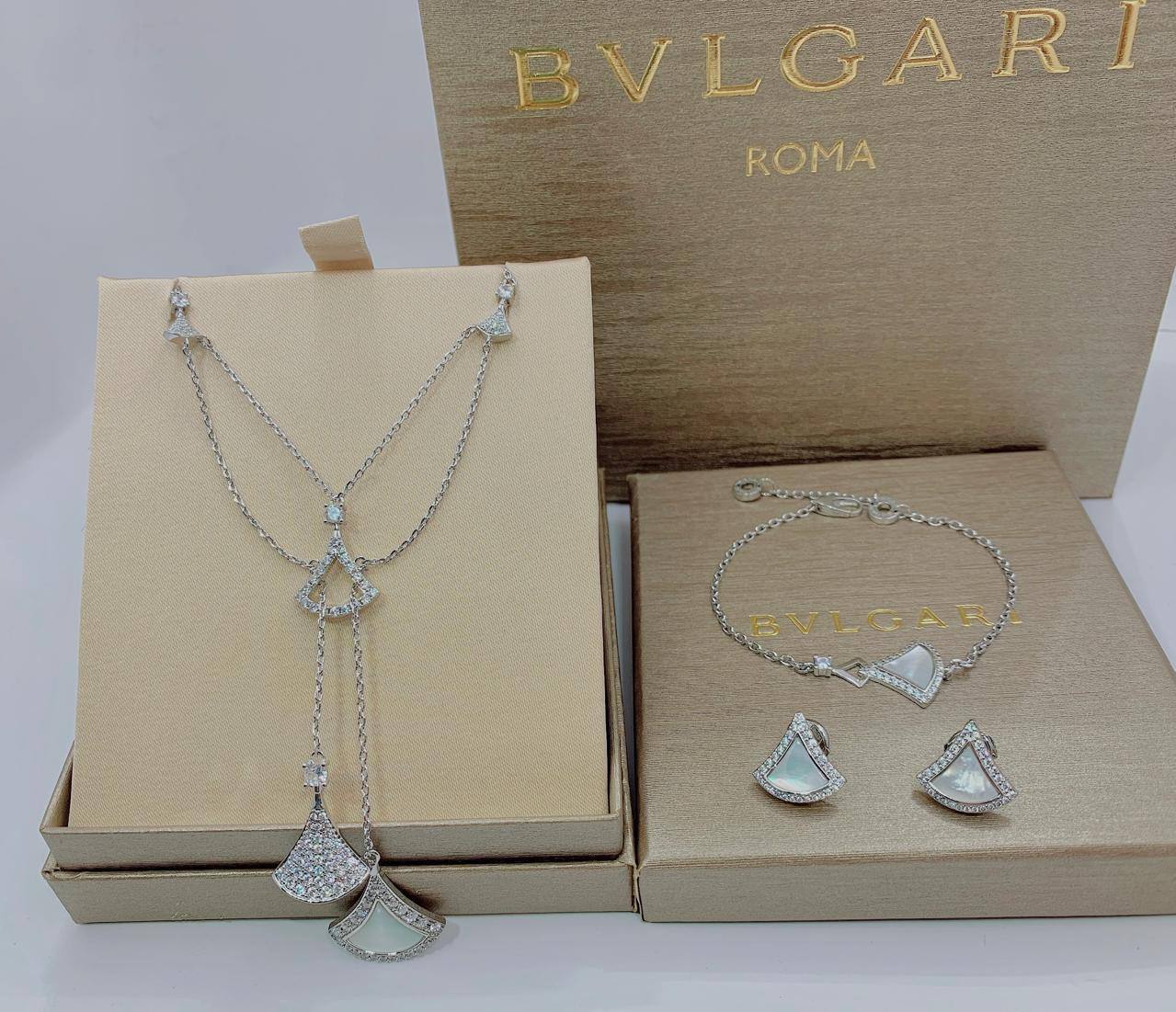 175 dhs🪙🌨️ Set

Zain89
♥️♥️♥️