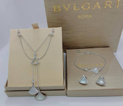 175 dhs🪙🌨️ Set

Zain89
♥️♥️♥️