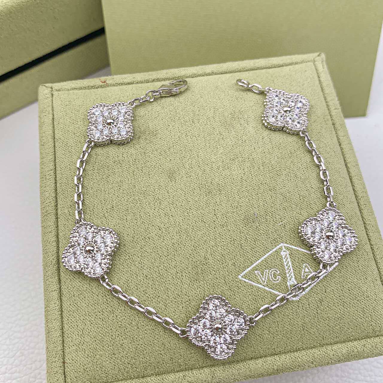 VCA
120 dhs🪙💕 Necklace 
70 dhs🪙💕Bracelet 
Full Stone

Zain89
♥️♥️♥️