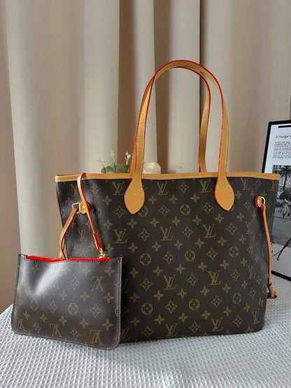 LV
42 cm with box 
105 dhs🇦🇪🇦🇪

Zain17
♥️♥️♥️