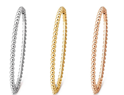 VCA Bangle
Master quality 

60 dhs🇦🇪🇦🇪 normal box 📦 
100 dhs🇦🇪🇦🇪 original box 🎁

Zain48
♥️♥️♥️