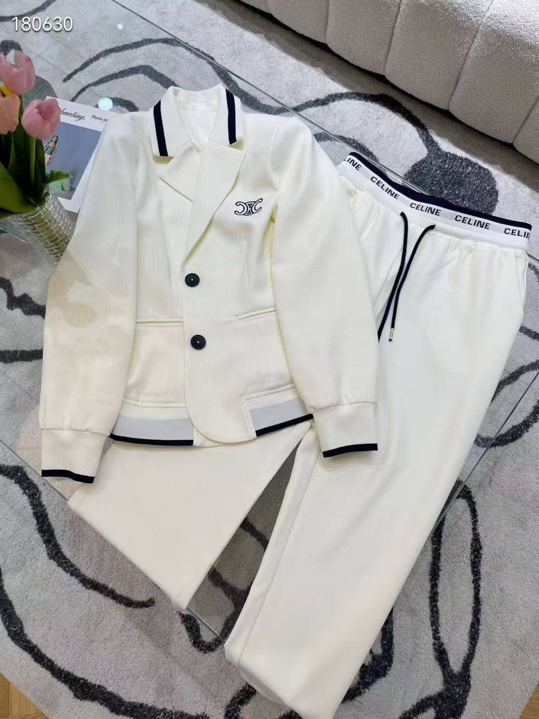 Available  
350 dhs❣️

Zain262
♥️♥️♥️