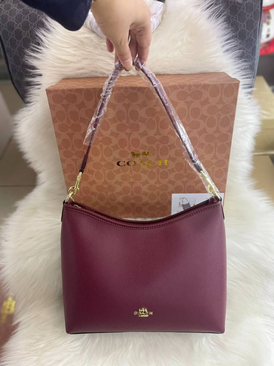 Coach
30cm

with box
🎁🎁🎁

110 dhs✅

Zain118
♥️♥️♥️