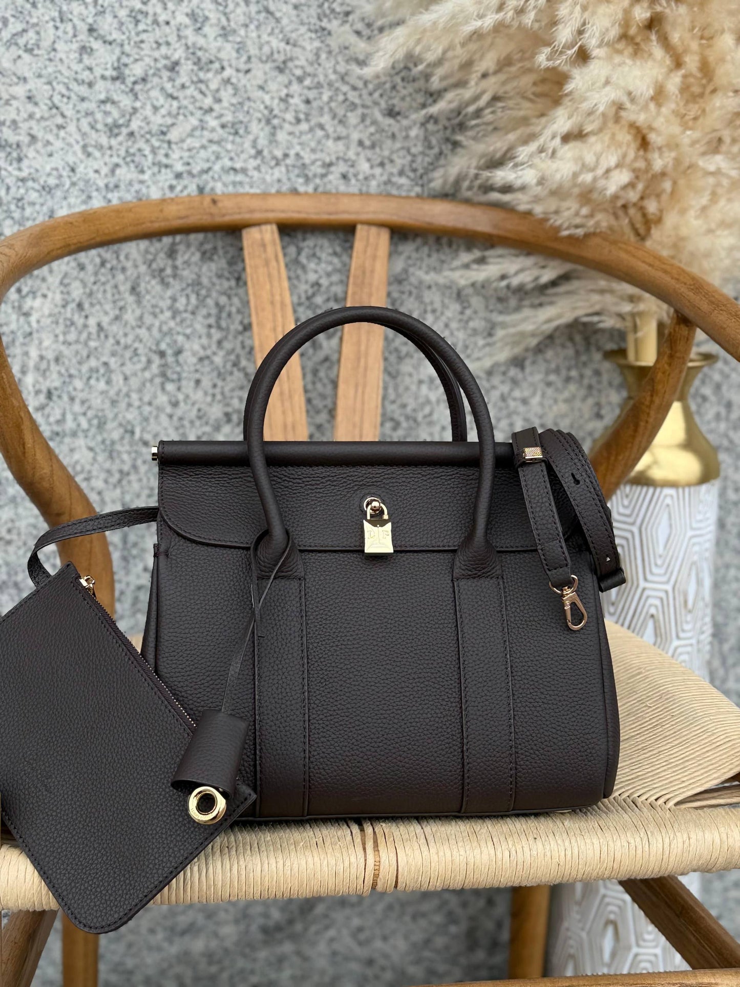 New Collection✨✨✨
LORO PIANA
26cm
360 dhs🪙🌨️
Top quality

Zain167
♥️♥️♥️