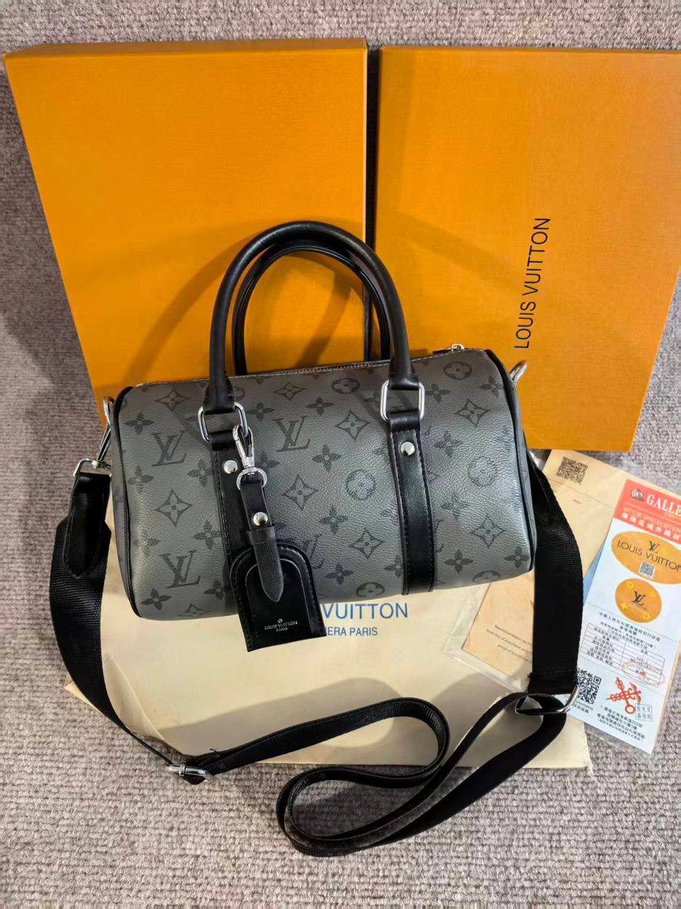 Goyard
Men's bag
110 dhs💓
with box
size 26×14×15cm

Zain42
♥️♥️♥️