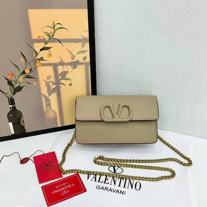VALENTINO 

NEW CANE 
GOOD QUALITY 

SMALL SIZE 
WITH BOX 

110 dhs🇦🇪🇦🇪
Zain295
♥️♥️♥️
