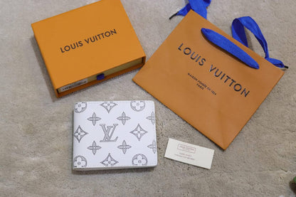 LV 
Master Wallet
120 dhs✅

Zain33
♥️♥️♥️