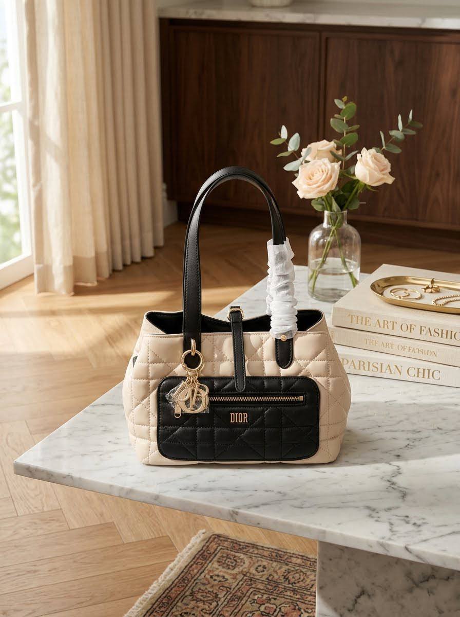 Dior 
23cmx18x14cm 

110 dhs 

Zain72
♥️♥️♥️