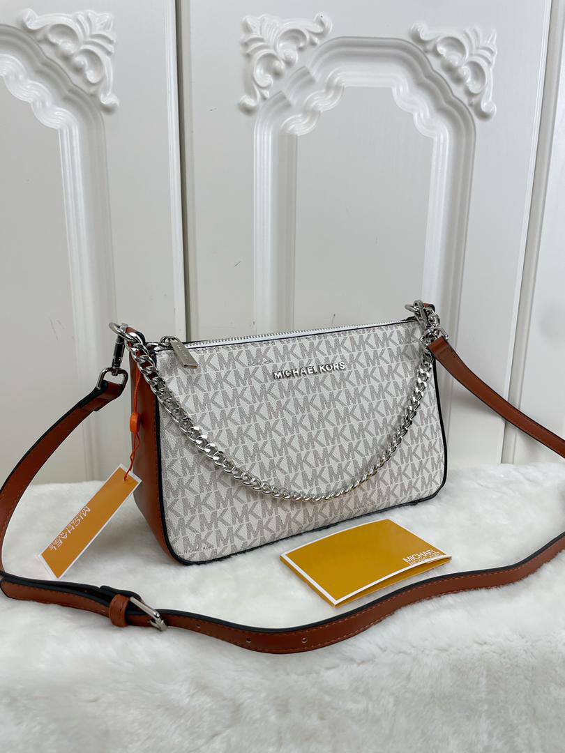Mk 
90 dhs🪙💕
with box
🎁🎁🎁

size 25×8×16cm

Zain42
♥️♥️♥️