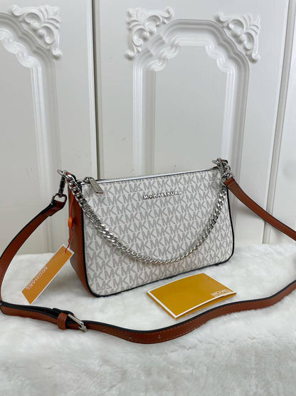 Mk 
90 dhs🪙💕
with box
🎁🎁🎁

size 25×8×16cm

Zain42
♥️♥️♥️