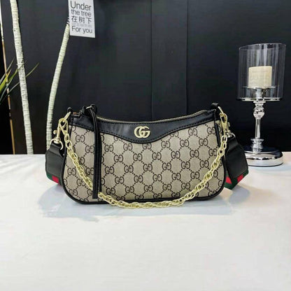 GUCCI 
NEW CAME GOOD QUALITY 
WITH BOX 
🎁🎁🎁

90 dhs❣️
SIZE: 25cm

Zain39
♥️♥️♥️