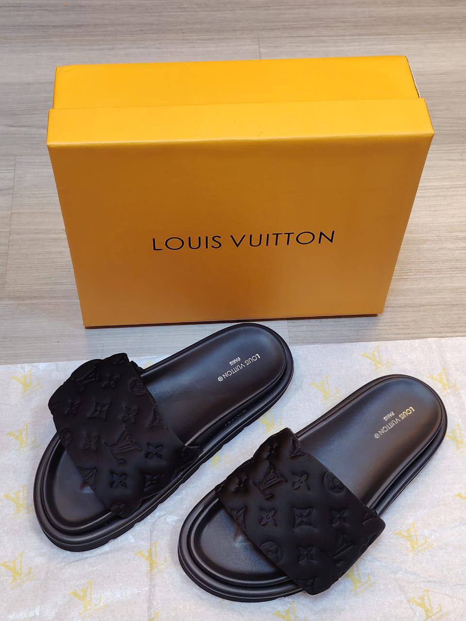 LV
Today New Arrived 
Size 36 to 41
With box
🎁🎁🎁

105 dhs🪙🌨️

Zain120
♥️♥️♥️