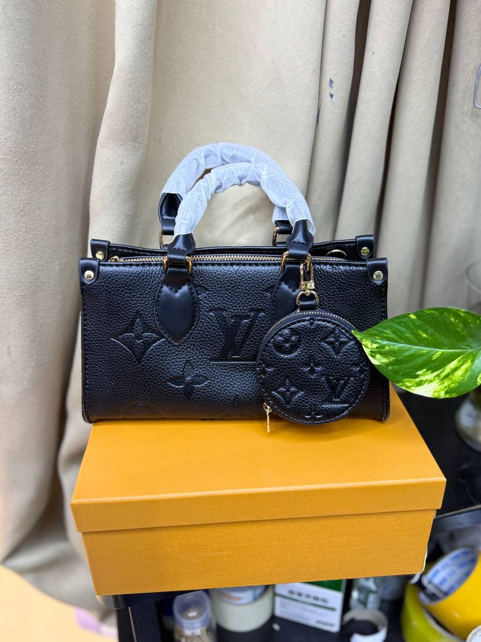 LV
QUALITY 💯
SIZE 26CM
110 dhs✅
WITH BOX 📦 

Zain70
♥️♥️♥️