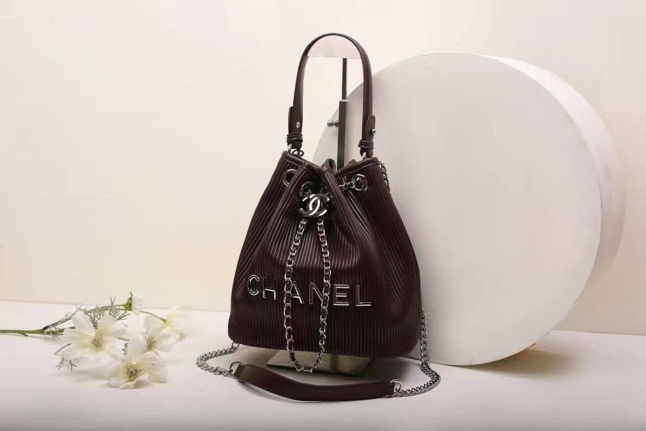 Chanel

100 dhs✅

with box’s
🎁🎁🎁

Zain290
♥️♥️♥️