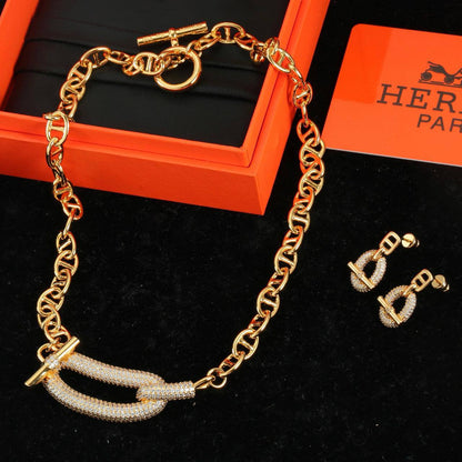 HERMES
MASTER SET ✨💫
NECKLACE 
BRACELET 

EARRINGS

WITH BOX AND PAPER BAG🎁🛍️

170 dhs🇦🇪🇦🇪

Zain89
♥️♥️♥️