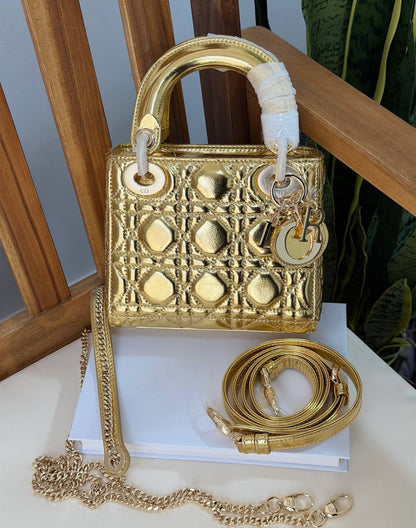 DIOR 
Super Master Quality 
Original Packing 
17cm

For Price 👇 WhatsApp✅
0568585901 
0507557372
0552275751 Owner Zain 👌

Zain321
♥️♥️♥️