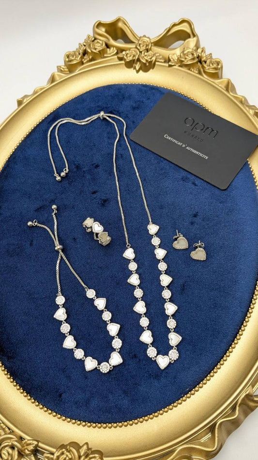 APM
*Master Quality* 
*Necklace, Earrings, Bracelet & F. Ring*
270 dhs✅ with Normal Box 🎁
315 dhs✅ with Master Box 🎁

Zain210
♥️♥️♥️