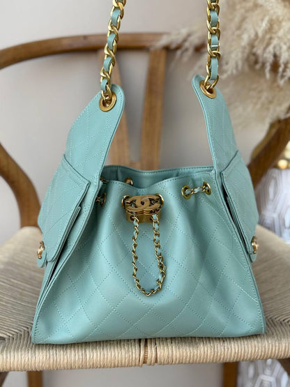 CHANEL

22cm
360 dhs✅

25cm
380 dhs✅

33cm
400 dhs✅

Top quality 
With box🎁

Zain167
♥️♥️♥️