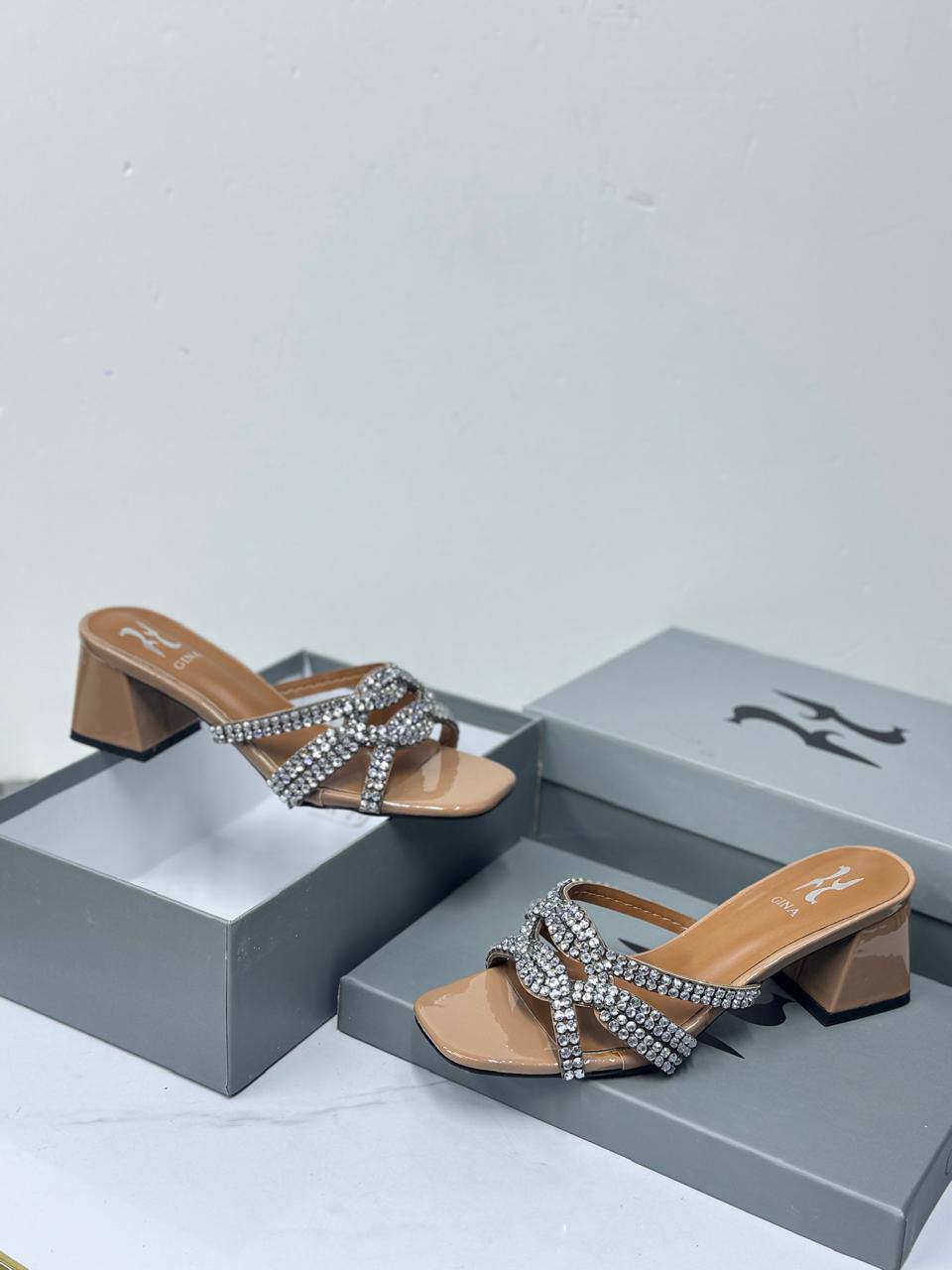 GINA 
size 36 to 41
115 dhs💓

Zain21
♥️♥️♥️