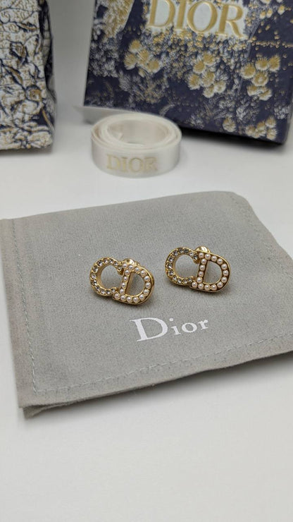 Earring 
75 dhs🇦🇪

Zain210
♥️♥️♥️