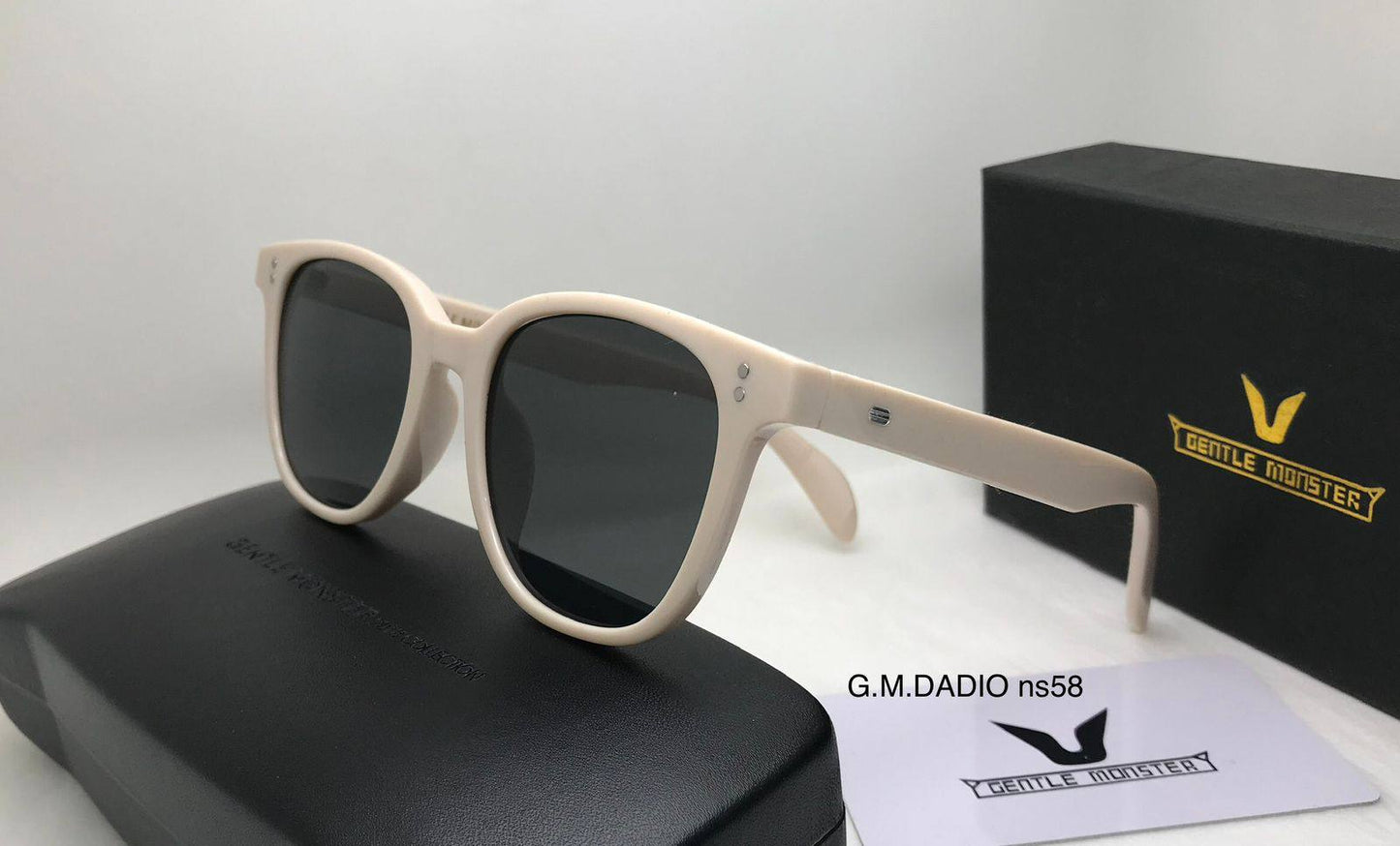 Sunglasses
70 dhs🪙🌨️

Zain126
♥️♥️♥️