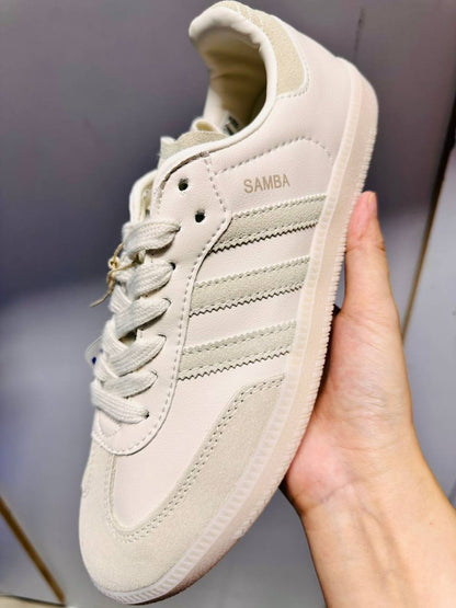 Adidas
High quality 
size 36-42 
90 dhs💓

Zain132
♥️♥️♥️
