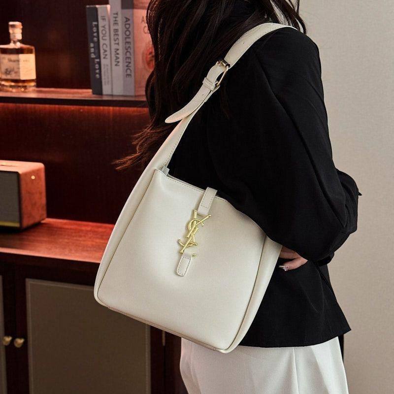 YSL
28*26*9cm
80 dhs✅

Zain17
♥️♥️♥️