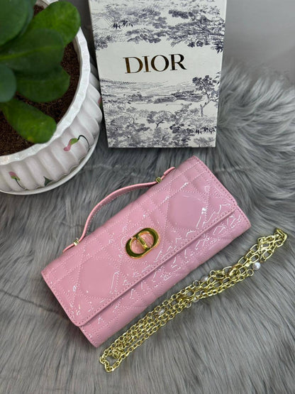 DIOR
SIZE……….24CM🌷
95 dhs🪙🌨️
with BOX✅

Zain51
♥️♥️♥️