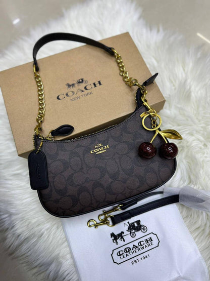 🍒 Coach Teri 
1️⃣ First quality +🎁
Size : 24 * 15 * 7 cm
85 dhs✅
with 🍒box 🎁

Zain115
♥️♥️♥️